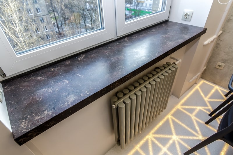 Подоконник из искусственного камня тёмный