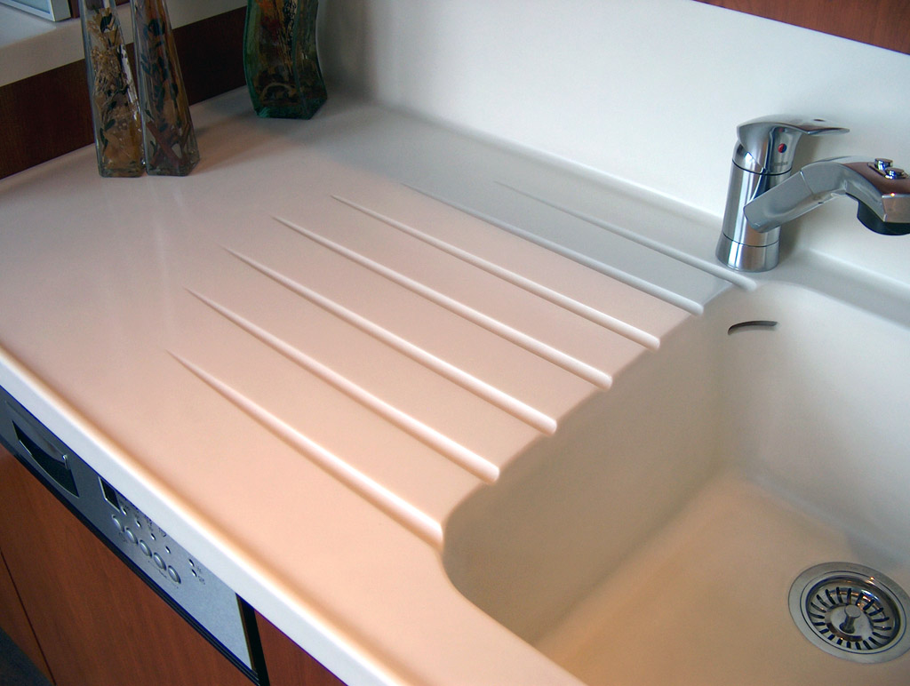 Проточки для слива воды в каменную столешницу