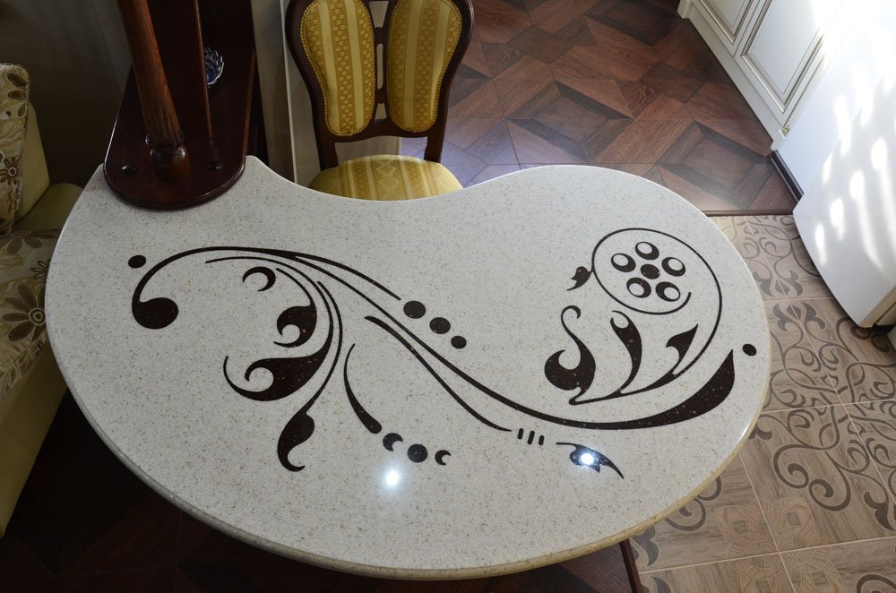 Инкрустация искусственного камня в стол