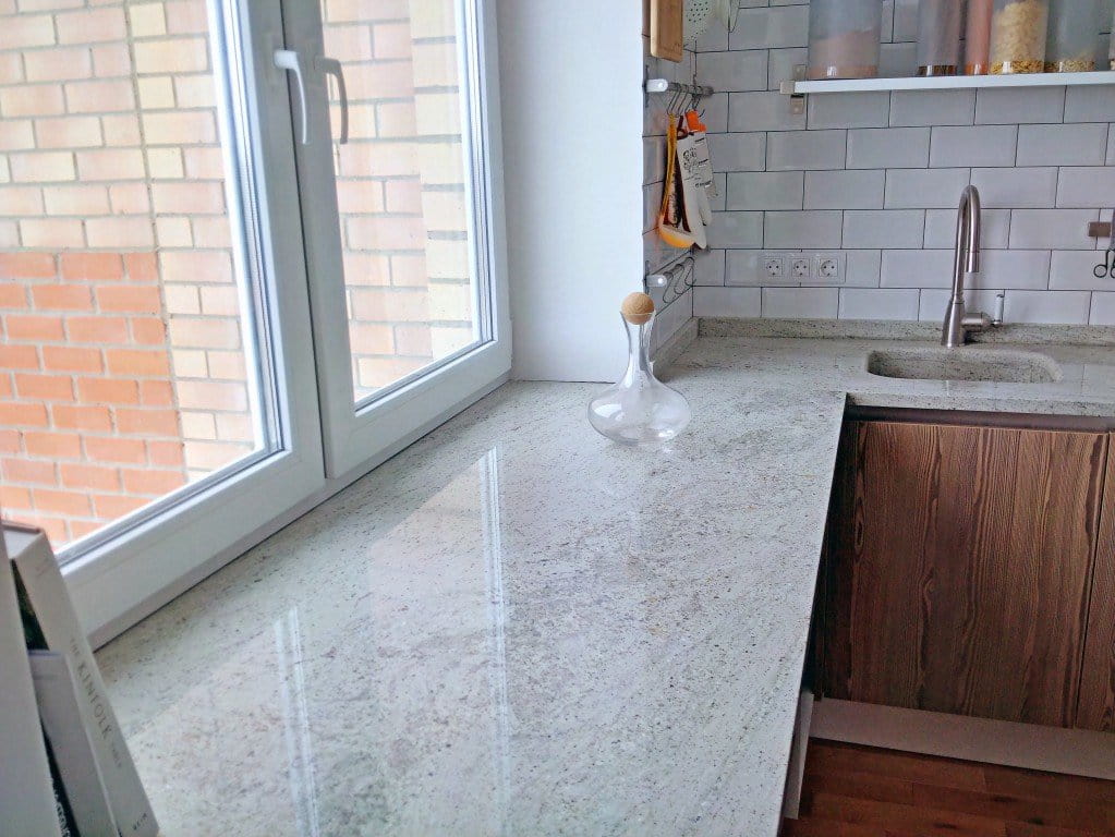 Столешница подоконник на кухне