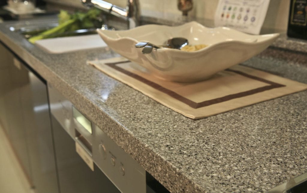 Серая акриловая столешница