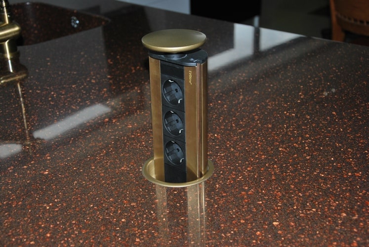 Выдвижные розетки в столешнице из камня