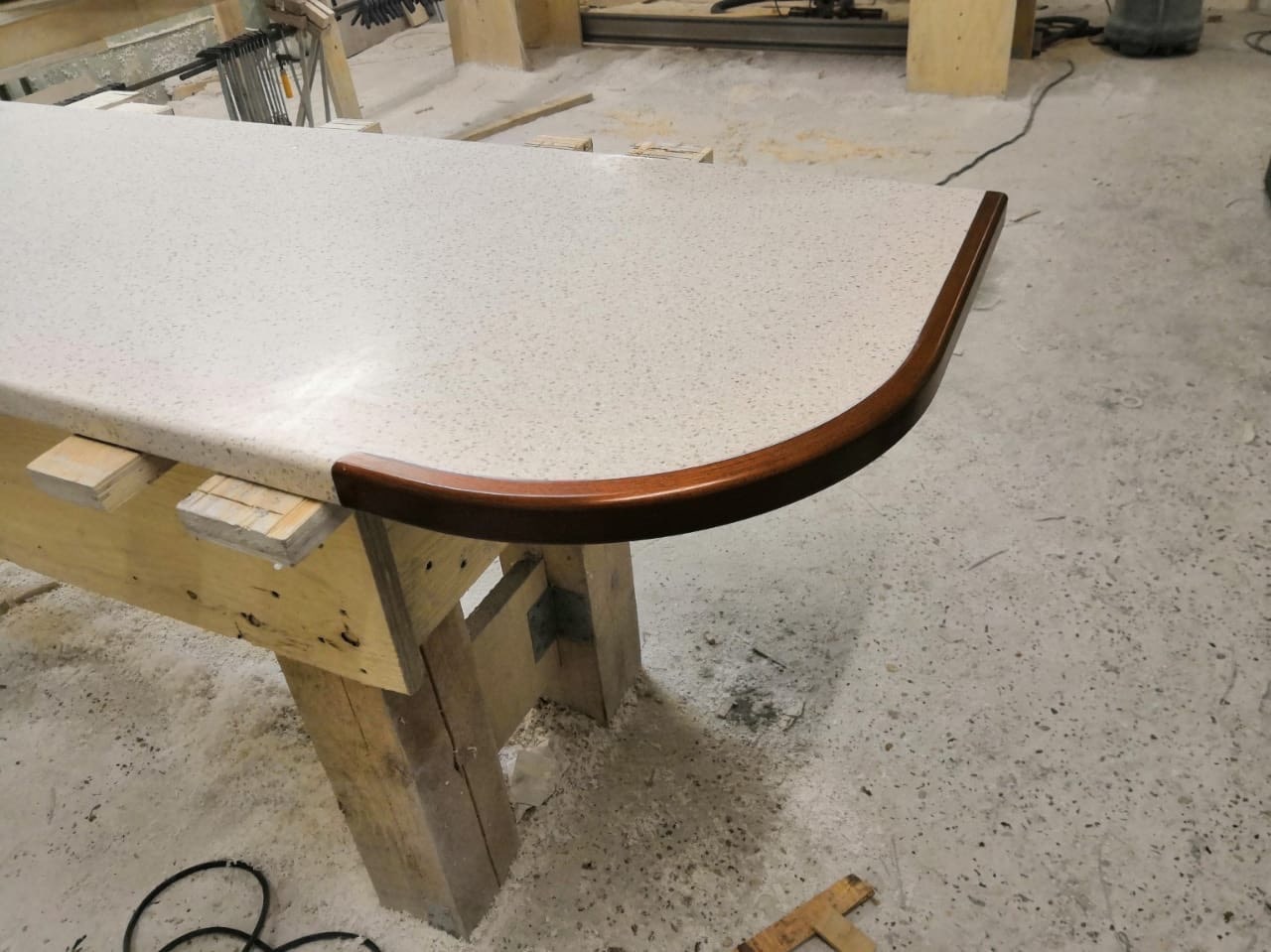 Инкрустация в столешницу других материалов