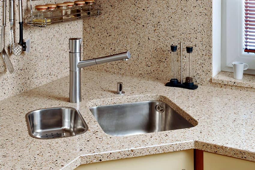 Кухонный фартук из искусственного камня 