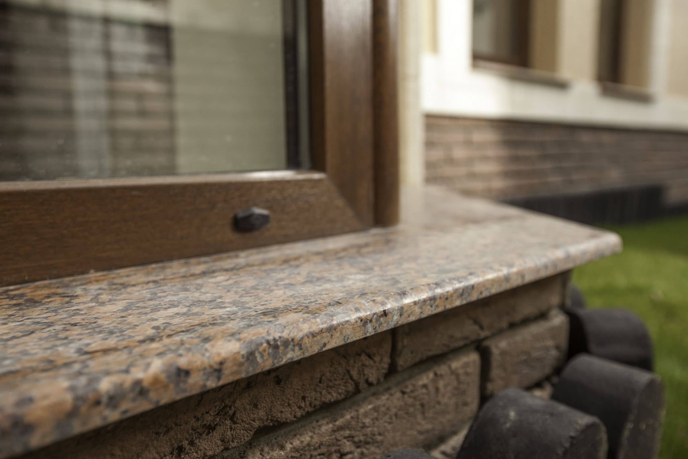 Отливы для цоколя и фасада из камня