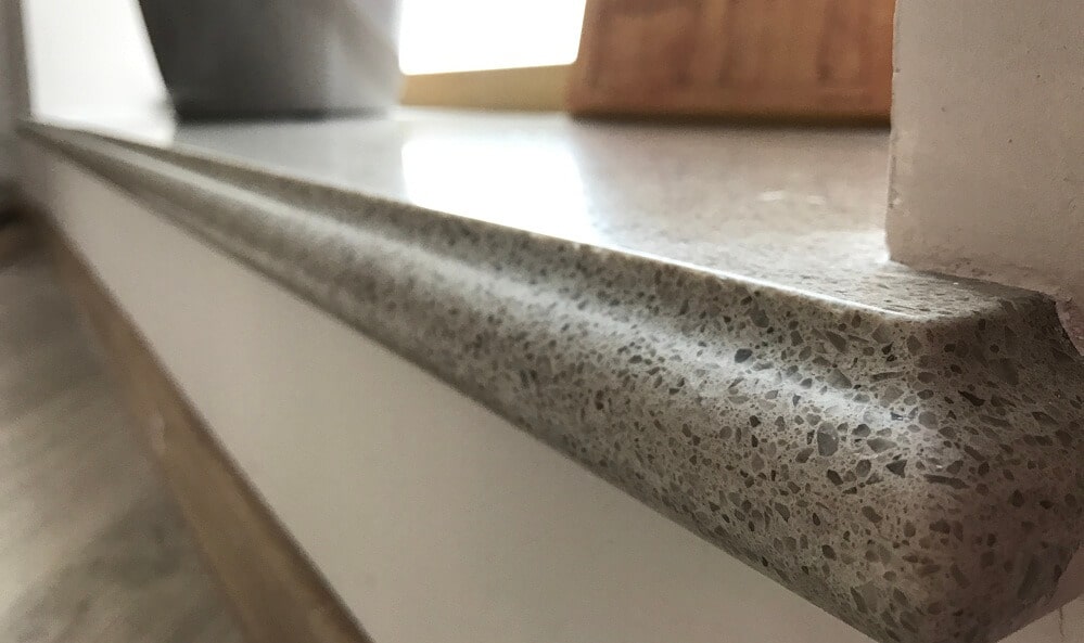 Бежевые подоконники из акрилового камня