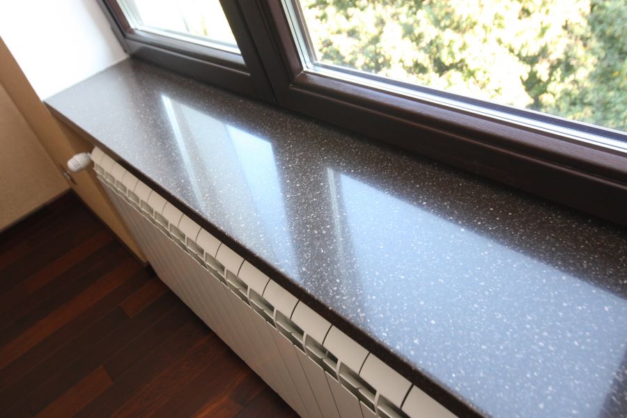 Прямой подоконник из акрилового камня