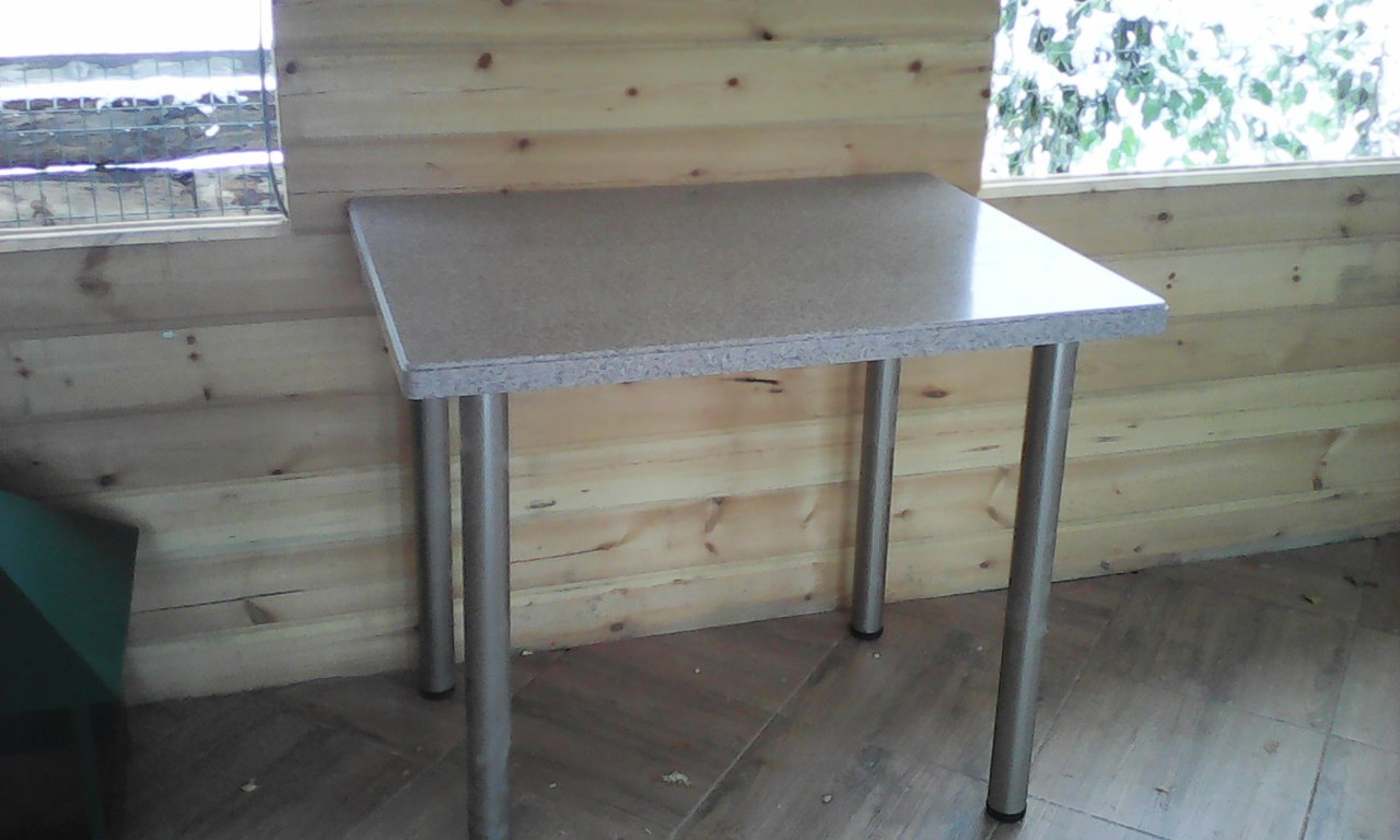 Кухонный стол из искусственного камня