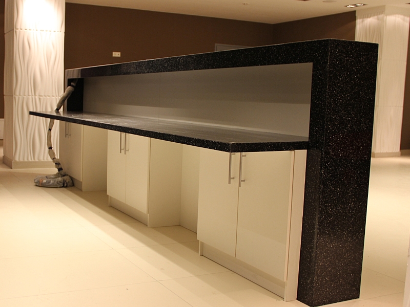 Стойки ресепшн из искусственного камня в Твери